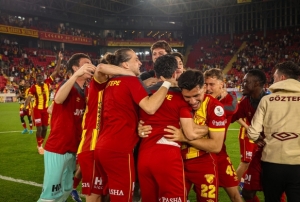 G�ztepe i� saha performans�yla g�z doldurdu