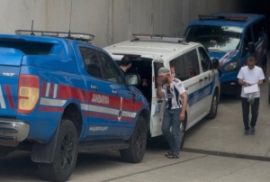 Taksiciyi rehin al�p polise ate� eden zanl� tutukland�