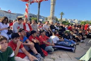 Milli heyecan meydanlara ta�t�