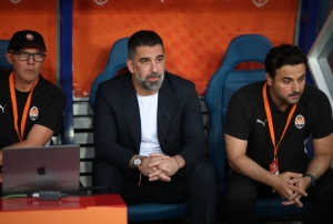 Arda Turan, Ukrayna'da y�l�n teknik 
