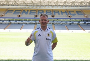 Dirk Kuyt g�revine ba�lad�