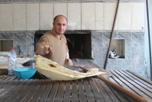 F�r�nc�lar�n zorlu ekmek mesaisi
