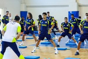 Fenerbah�e'de haz�rl�klar devam ediy