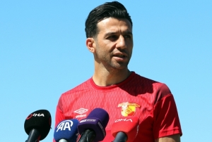 �smail K�yba�� futbolu b�rakt�