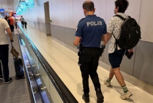 Komedyen Deniz Göktaş gözaltına alındı