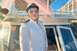 Van Gölü'nün ilk kadın kaptanı