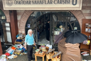 �sk�dar Sahaflar �ar��s�'n� su bast�