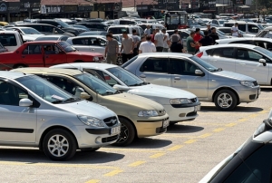 Oto Pazarı'nda araç çok, satış yok