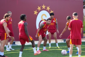 Galatasaray, g�n� �ift antrenmanla tamamlad�