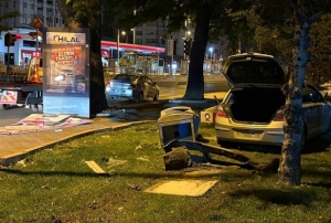 Otomobil parka daldı, ortalık savaş alanına döndü
