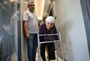 95 yaşındaki kadının torunu ve kızından arsa tuzağı