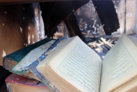 Evi yand, ats kt, Kur'an- Kerim'ler sapasalam kald