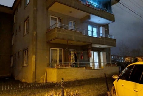 Haber alamad��� karde�ini evde �l� buldu