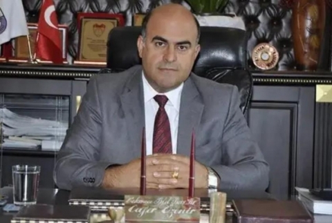 Eski belediye ba�kan�n� o�lu baltayla �ld�rd�