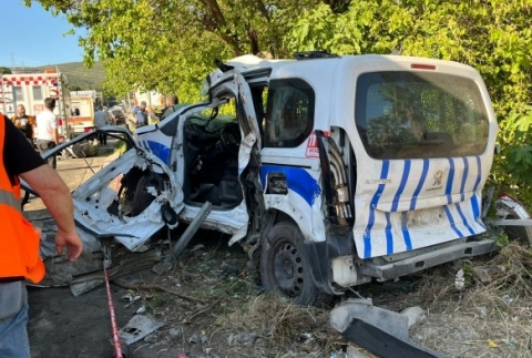 Freni bo�alan t�r 10 araca �arpt�:  3 �l�