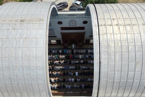 'Sunrooflu Cami' mimarisiyle dikkat �ekiyor