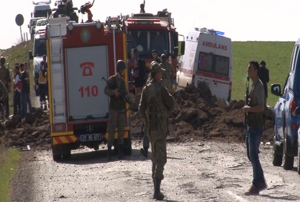 Askerleri tayan araca bombal saldr: 6 ehit