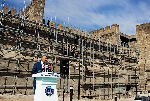  Bakan elik'ten tarihi Kayseri Kalesi'nde brifing