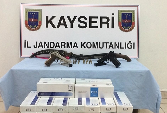 Jandarma'dan kaak sigara ve silah operasyonu