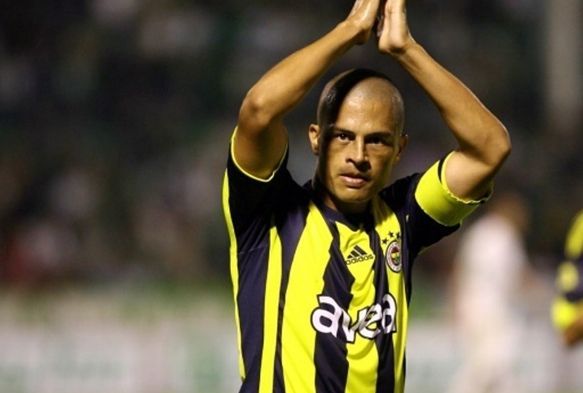 Alex de Souza'dan Aziz Yldrm paylam!