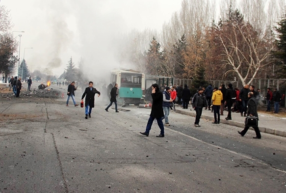  Kayseri'de askerleri tayan halk otobsnn geii srasnda patlama