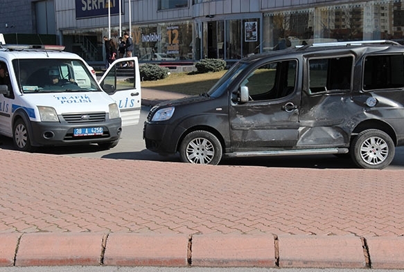 Kayseri'de Trafik Kazas: 1 Yaral