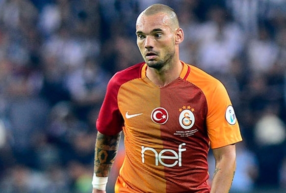 Wesley Sneijder yine kulbeye