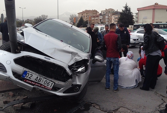  Hastaneye yetimek isterken kazaya neden oldu