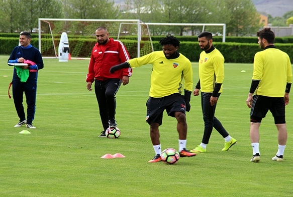  Kayserispor ligde kald iin mutlu