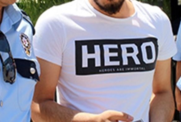 'Hero' tişörtü giyen 2 kişi gözaltına alındı