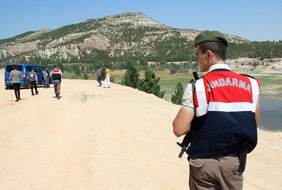 Yol kenarnda bandan vurulmu erkek cesedi bulundu