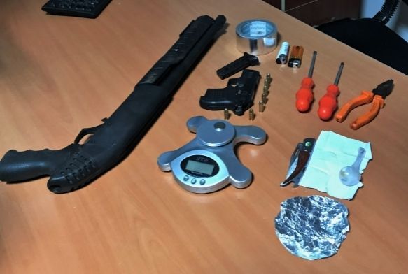 Aracn motoruna uyuturucu ve hassas terazi saklamlar
