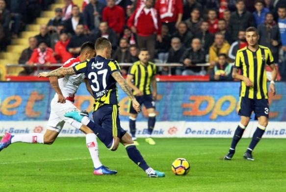 Fenerbahe liderle puan farkn korudu