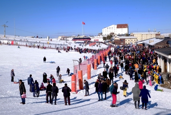 Erciyes Kayak Merkezinde hafta sonu younluu