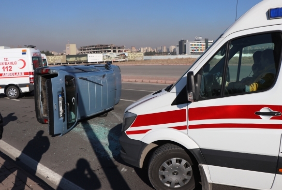 Talas Bulvar'nda trafik kazas: 3 yaral