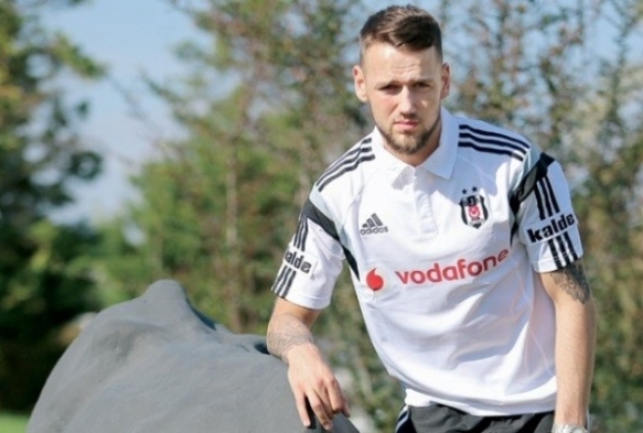 Beikta Milosevic ile yollarn ayrd