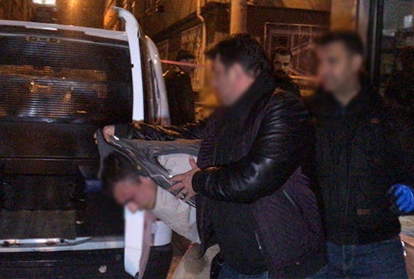 Uyuturucu operasyonunda polise ate ald: 1 polis yaral