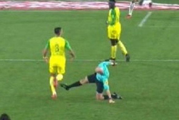 Fransa'da hakemin tekmesi maa damga vurdu