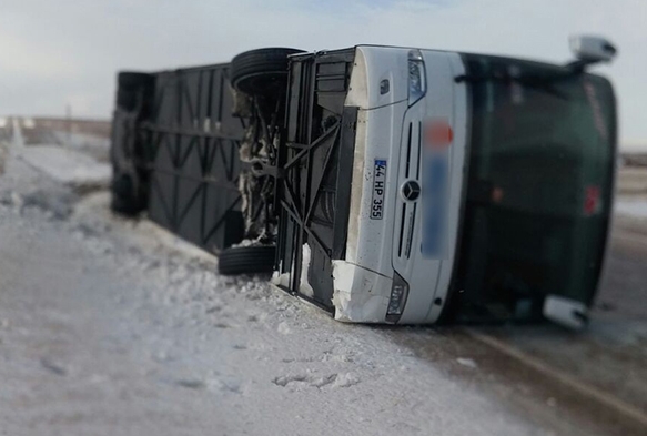 Kayseri - Malatya karayolunda 3. otobs kazas: 3 yaral