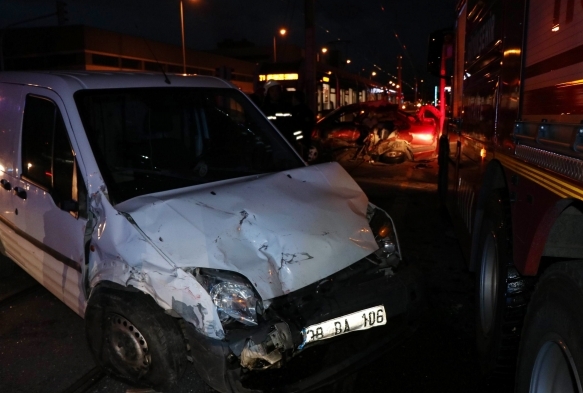 Kayseri-Sivas karayolunda trafik kazas! 1 l, 3 yaral