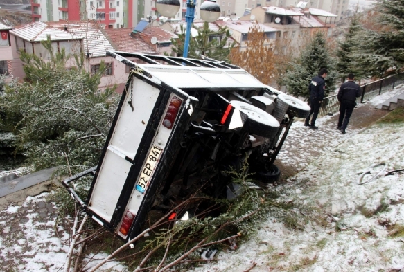 Aydnlatma direine arparak durabildi! 3 yaral