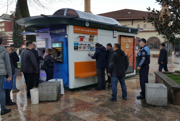 Emzirme kabinine braklan FET dershanelerine ait kitaplar polis neza