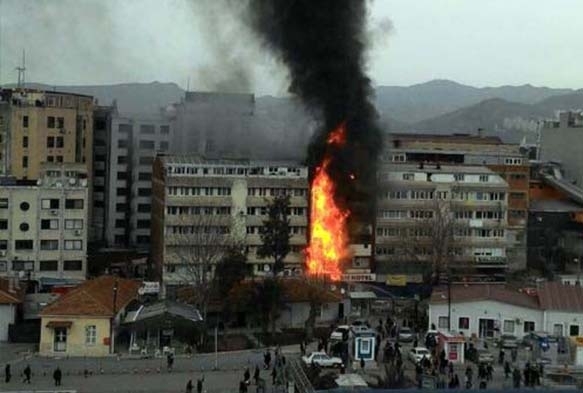 zmir'de korkutan yangn...Otel alev alev yand