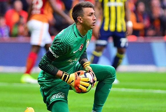 Derbinin en deneyimlisi Muslera