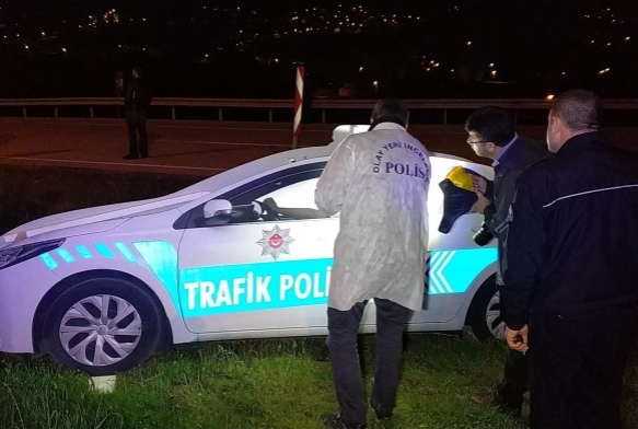 Maket trafik polis aralarnn tepe lambalarn aldlar