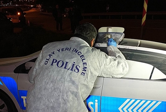 Maket trafik polis aralarnn tepe lambalarn aldlar