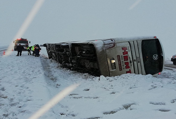 Kayseri 'de  yolcu otobs devrildi: 27 yaral