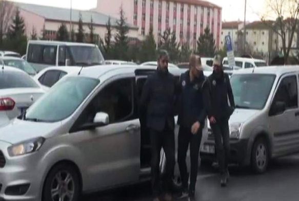 FETÖ şüphelisi başkasına ait kimlikle yakalandı