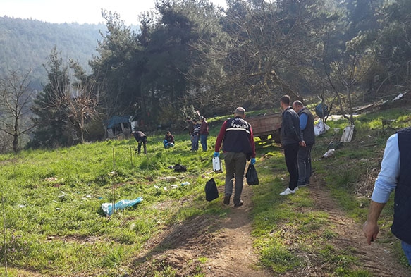 Arsa kavgas kanl bitti, kardeler birbirini vurdu