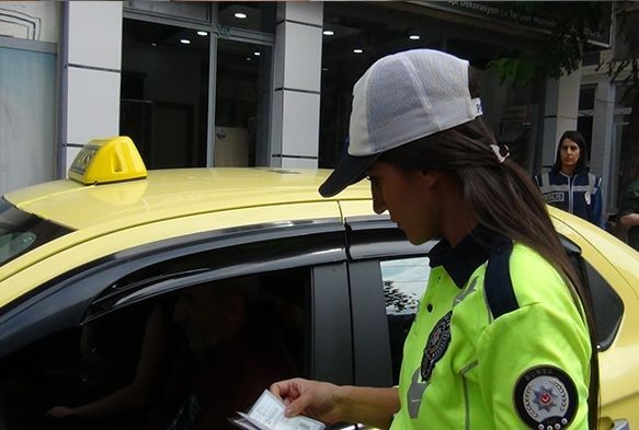 Aracında sigara içen sürücülere ceza kapıda